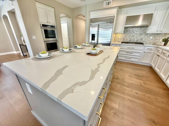 5825 Dresslar Cir, Livermore CA: https://media.crmls.org/mediaz/62131711-d904-4b09-a7c9-225234dd4d42.jpg