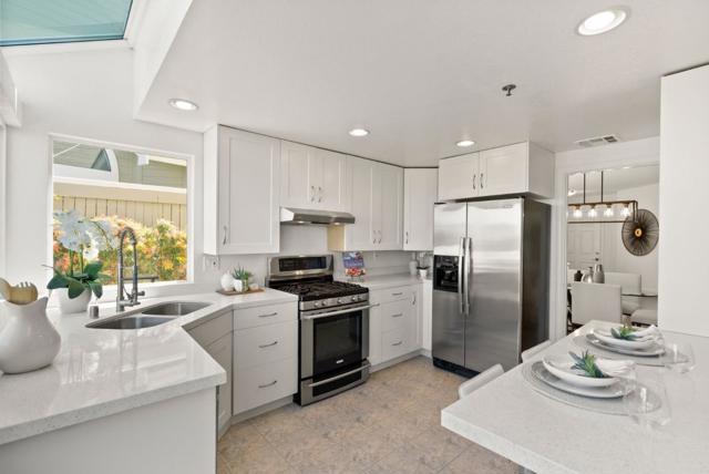 156 Treeview Drive, Daly City CA: https://media.crmls.org/mediaz/62139619-5875-4901-8810-73059b083e51.jpg