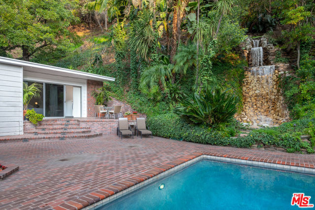 1148 COLDWATER CANYON Drive, Beverly Hills CA: https://media.crmls.org/mediaz/6213df26-f6bf-4d4b-8ad4-02d368fc2223.jpg