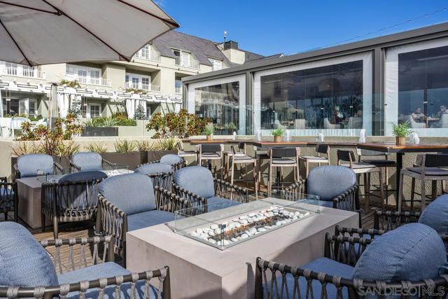 1562 Camino Del Mar, Del Mar CA: https://media.crmls.org/mediaz/6213fa9c-e5d4-44ec-8e3a-428b5348b327.jpg