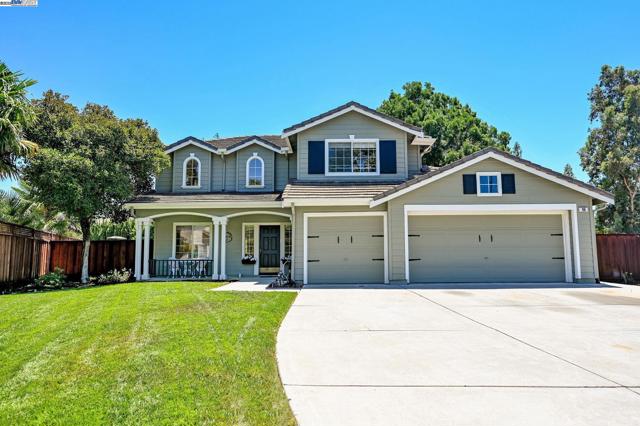 96 Trixie Dr, Livermore CA: https://media.crmls.org/mediaz/62146240-7c75-40d2-97bd-6081df6489a2.jpg