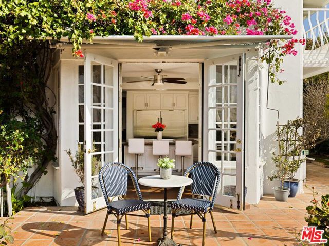 2113 Stoney Hill Road, Los Angeles CA: https://media.crmls.org/mediaz/6214a8c6-4575-46b3-ac7a-0339afecc801.jpg