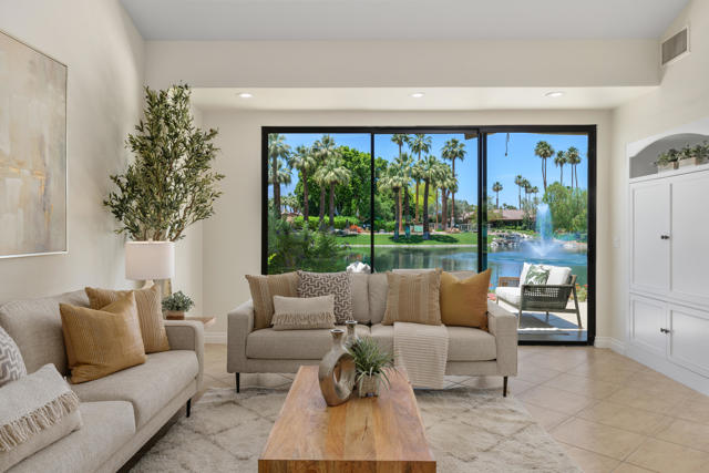 95 Lookout Drive, Palm Desert CA: https://media.crmls.org/mediaz/6214da3f-cbe9-4719-917d-318c473768fa.jpg