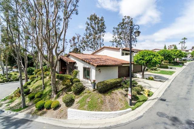 Detail Gallery Image 3 of 16 For 1165 Santa Helena Park Ct, Solana Beach,  CA 92075 - 2 Beds | 2/1 Baths