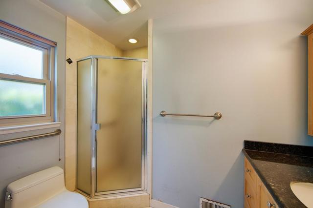 3810 Grove Avenue, Palo Alto CA: https://media.crmls.org/mediaz/62156e08-7aef-46d1-ba1c-b1992110f928.jpg