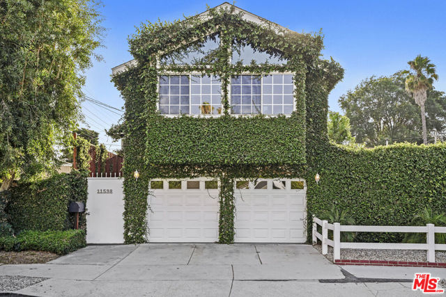11538 La Maida Street photo 3