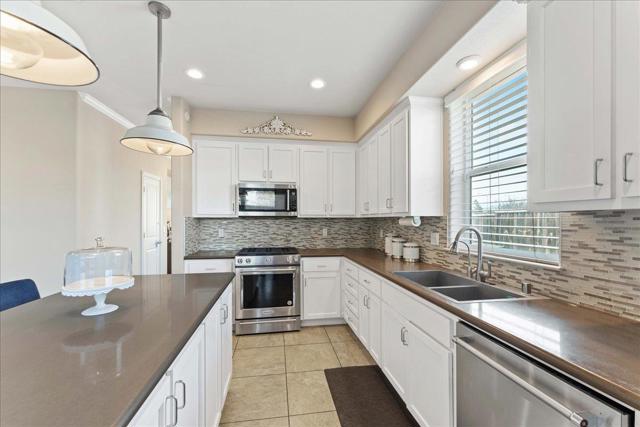 1600 Panorama Drive, Hollister CA: https://media.crmls.org/mediaz/62160e09-a231-4aaa-8ba1-11e930f450a5.jpg