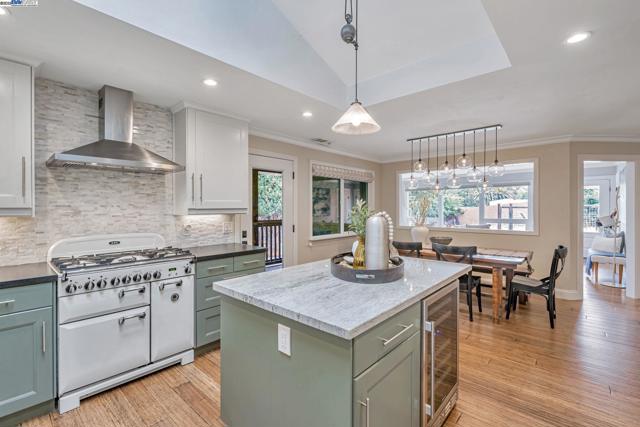 6703 Crow Canyon Rd, Castro Valley CA: https://media.crmls.org/mediaz/621611d6-d5c6-4bec-b1c4-9d55c2451073.jpg