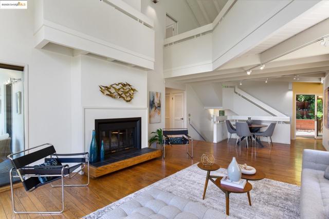 6766 Armour Dr, Oakland CA: https://media.crmls.org/mediaz/62161e2b-dd3f-4a3c-92ea-558b8ea2bb74.jpg