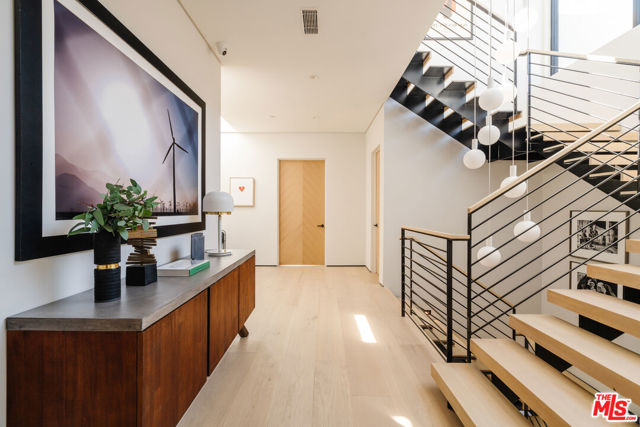 819 N Ogden Drive, Los Angeles CA: https://media.crmls.org/mediaz/62168287-277c-4fa6-b49b-a4fea69897d9.jpg