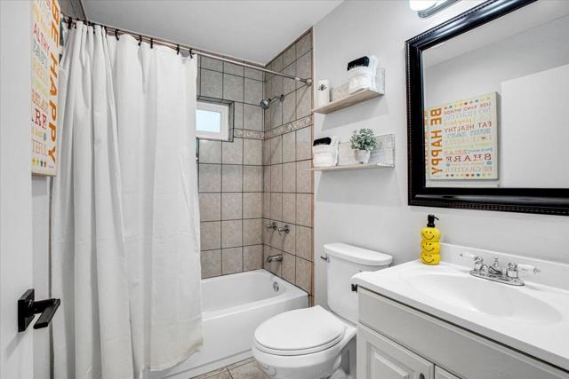 50782 Sunburst Street, Coachella CA: https://media.crmls.org/mediaz/621683fb-0d18-4ad1-a507-102d088c89bc.jpg