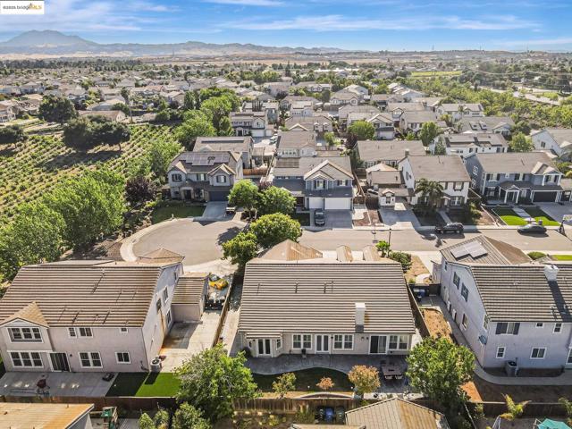 43 Sorrel Ct, Oakley CA: https://media.crmls.org/mediaz/6216d8c1-3f12-4f4f-a47f-d51a623093b0.jpg