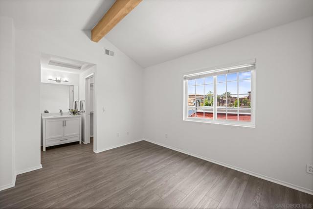 740 Breeze Hill Rd, Vista CA: https://media.crmls.org/mediaz/6216e369-4304-41aa-bfd6-d654ecb21132.jpg