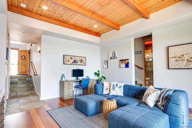 1464 Summit Ave, Cardiff by the Sea CA: https://media.crmls.org/mediaz/62171c3f-3b98-4468-8270-7d44d8d898f3.jpg