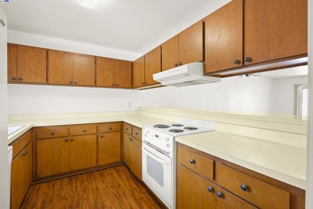 3112 La Campania, Alameda CA: https://media.crmls.org/mediaz/62178405-b6a5-4198-907d-85e35fd16b30.jpg