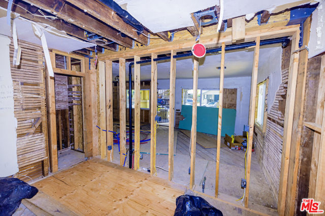 1890 Pasadena Avenue, Long Beach CA: https://media.crmls.org/mediaz/62179c74-c21a-41d4-bb20-71e93fd34eb6.jpg