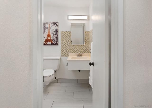 5083 Barry St, Oceanside CA: https://media.crmls.org/mediaz/6217d82e-b6b0-4f37-83ab-3c27608a6d65.jpg