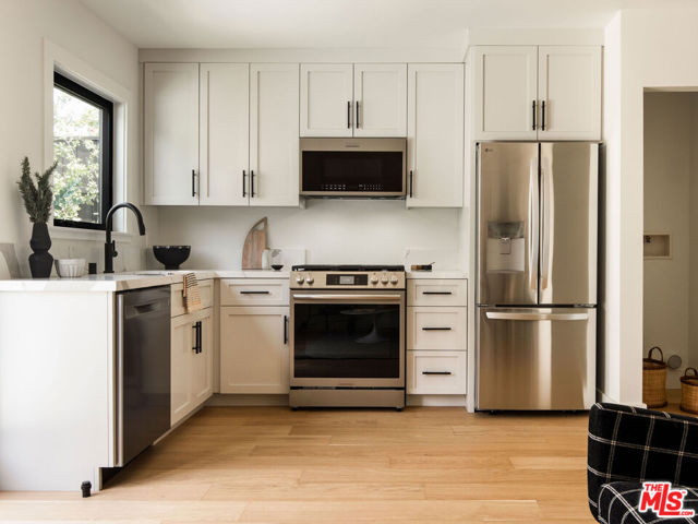 1456 Hepner Avenue, Los Angeles CA: https://media.crmls.org/mediaz/62181166-2667-4266-a510-094b2f201d67.jpg