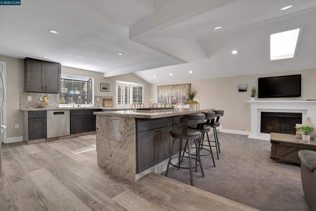 1274 Maywood Ln, Martinez CA: https://media.crmls.org/mediaz/6218d7b5-6947-47c0-9ffd-f5e7c6abfe1e.jpg