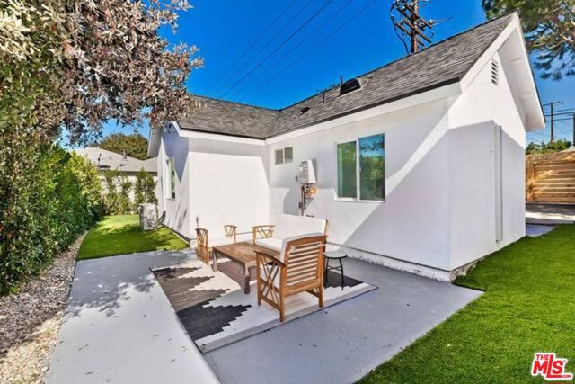 10801 Galvin Street, Culver City CA: https://media.crmls.org/mediaz/6218d839-2114-4441-9184-b17ccc1f9018.jpg