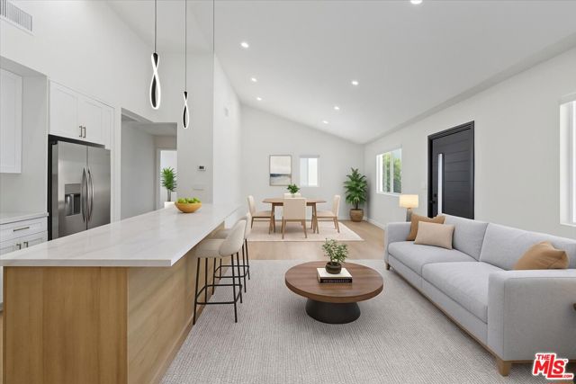 5530 Geer Avenue, Los Angeles CA: https://media.crmls.org/mediaz/6218efcb-a6f5-42c9-86fa-c8ad967b61ae.jpg