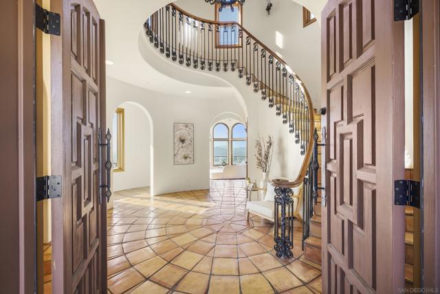 859 Cocos Dr, San Marcos CA: https://media.crmls.org/mediaz/62194c86-e7f7-437d-bd3f-7923ac3fd3d1.jpg