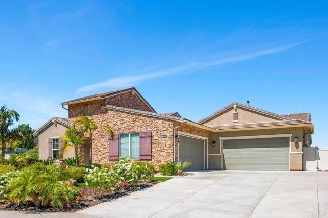 Detail Gallery Image 4 of 46 For 1733 Lemonadeberry Ln, Vista,  CA 92084 - 5 Beds | 3/1 Baths