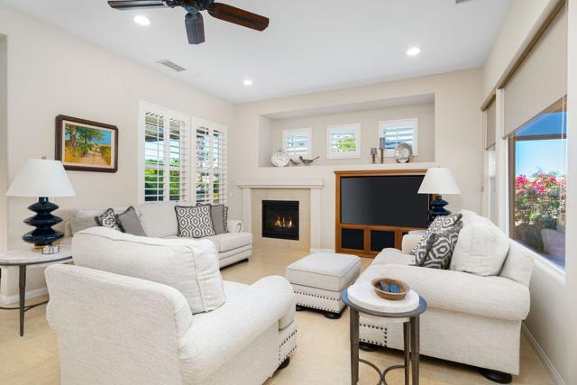 81139 Laguna Court, La Quinta CA: https://media.crmls.org/mediaz/6219d2fa-781d-4812-92bb-b8a625892331.jpg