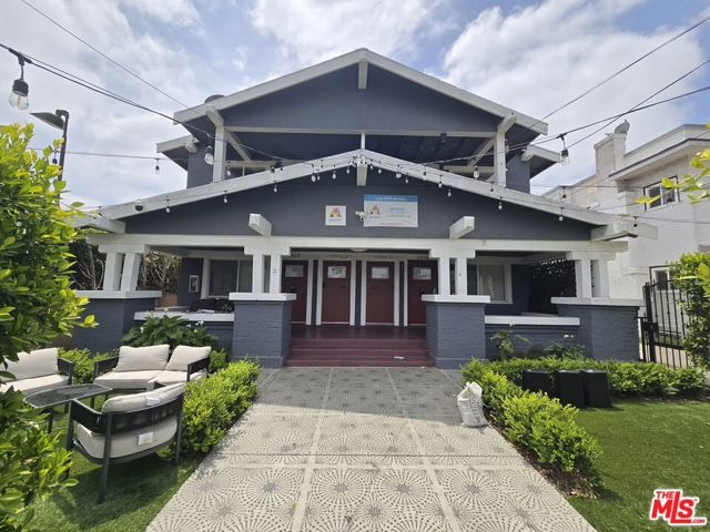 1324 W 30th Street, Los Angeles CA: https://media.crmls.org/mediaz/6219d98c-c47c-4801-8b42-b5f47e72c2a9.jpg