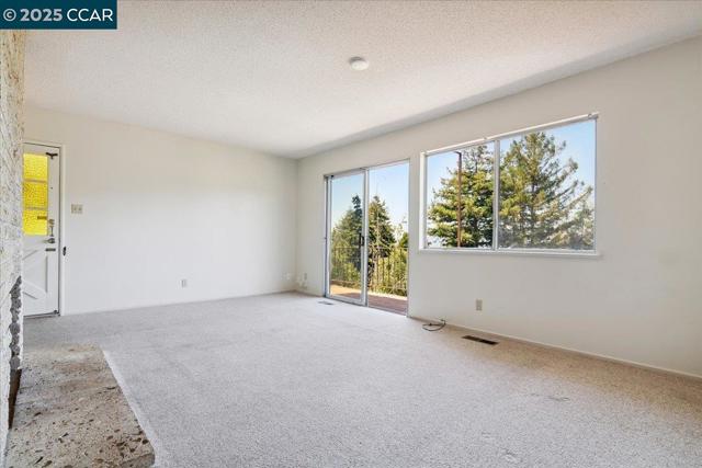 51 Rincon Rd, Kensington CA: https://media.crmls.org/mediaz/6219f218-728b-405e-b524-feaada2e54d0.jpg