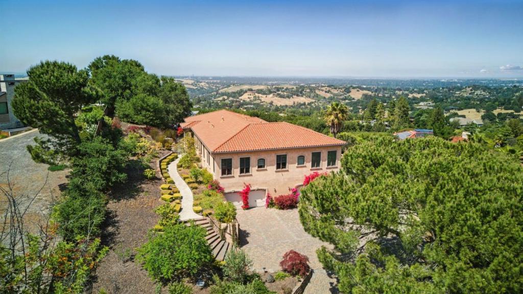 12252 Menalto Drive