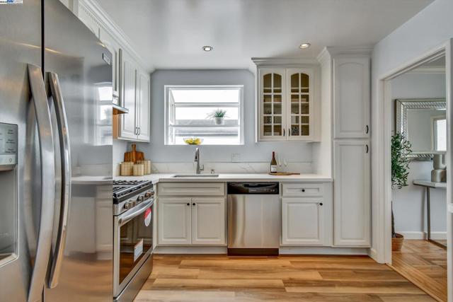 153 Morningside Dr, Daly City CA: https://media.crmls.org/mediaz/621a97e5-134d-4459-8f1d-e1c57f08c37c.jpg