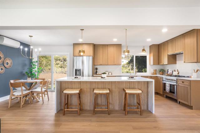 Detail Gallery Image 5 of 34 For 3810 Sierra Morena Ave, Carlsbad,  CA 92010 - 3 Beds | 3/1 Baths