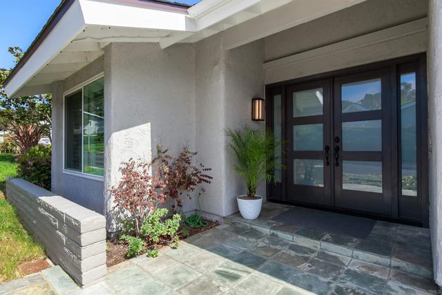 2071 Caminito Circulo Norte, La Jolla CA: https://media.crmls.org/mediaz/621ab48d-4407-4a27-8a78-9d9bae10ab32.jpg