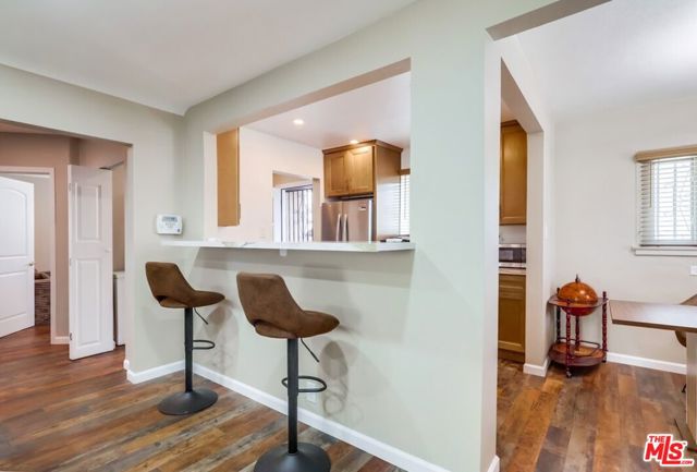 7220 10th Avenue, Los Angeles CA: https://media.crmls.org/mediaz/621abaa1-3497-4820-bc47-91a8be133ad2.jpg