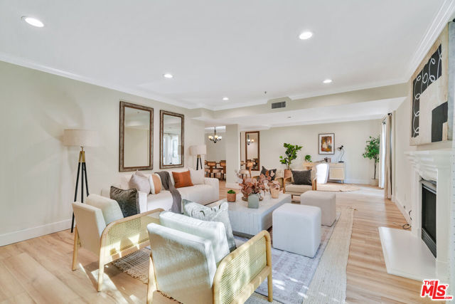 118 S Clark Drive, West Hollywood CA: https://media.crmls.org/mediaz/621b09a9-2fde-4627-8ead-e479a3314e81.jpg