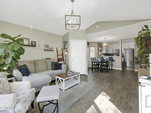 Detail Gallery Image 7 of 26 For 1257 Mission Verde Dr, Camarillo,  CA 93012 - 2 Beds | 2 Baths