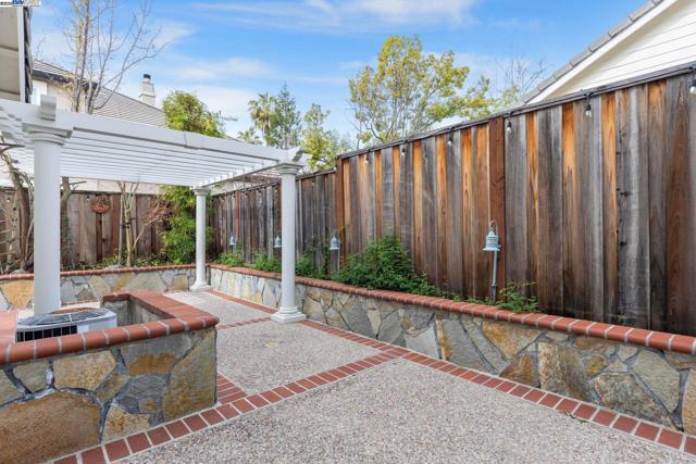 143 Shelterwood Ln, Danville CA: https://media.crmls.org/mediaz/621b5bba-4600-4a53-9507-fd10c51964a6.jpg