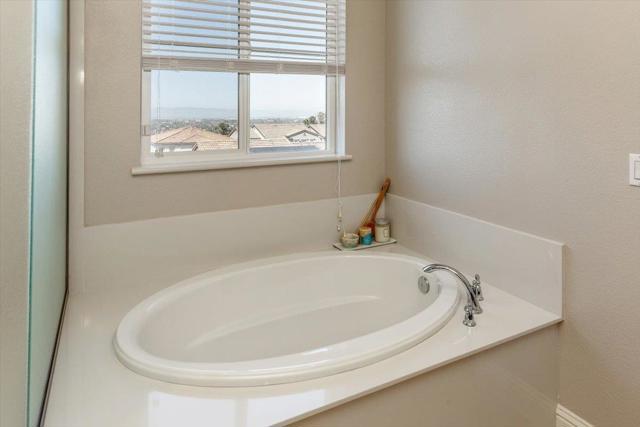 30111 Mountain View Drive, Hayward CA: https://media.crmls.org/mediaz/621ba15d-0289-4396-aad4-a052ba61389b.jpg