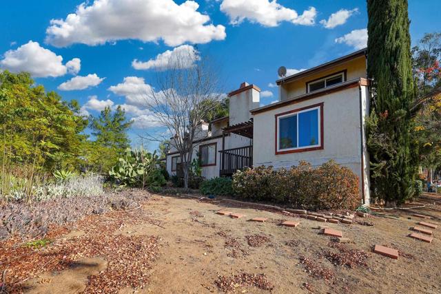 15719 Davis Cup Lane, Ramona CA: https://media.crmls.org/mediaz/621bc19a-6b52-4ee7-b0df-00ab7dfc9c7b.jpg