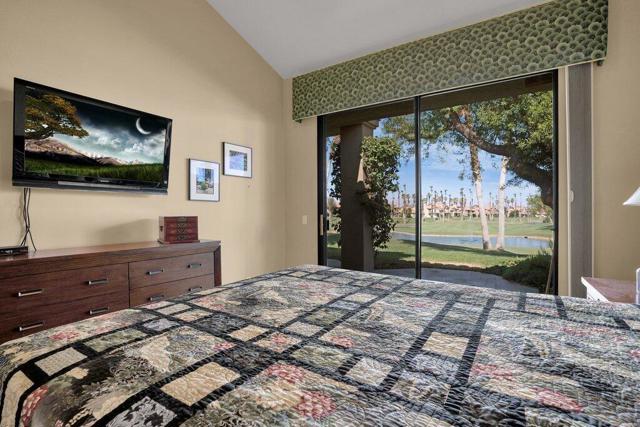 38380 Crocus Lane, Palm Desert CA: https://media.crmls.org/mediaz/621bd2d7-6c3d-470f-a9b7-a8167b90483c.jpg