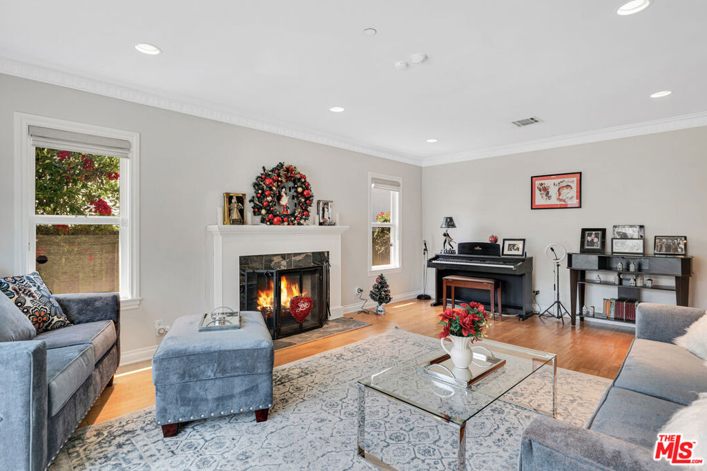 3733 Willowcrest AvenueStudio City img 24