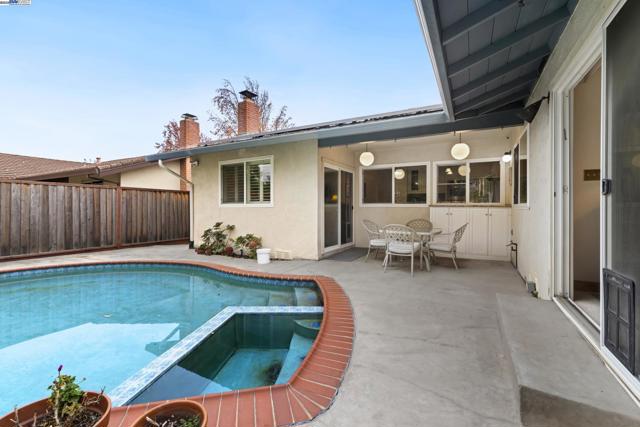 5145 Springdale Ave, Pleasanton CA: https://media.crmls.org/mediaz/621cd5f6-f64a-434e-8632-47b47570156f.jpg