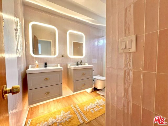 1545 3rd Street, Manhattan Beach CA: https://media.crmls.org/mediaz/621d280f-76e1-48dd-895f-9e7b1c0aa308.jpg