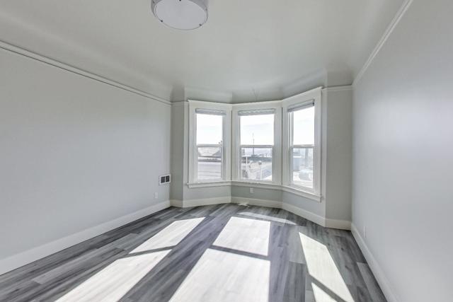 811 Oak Street, San Francisco CA: https://media.crmls.org/mediaz/621d73d4-123a-4e57-96e8-120862ee8325.jpg