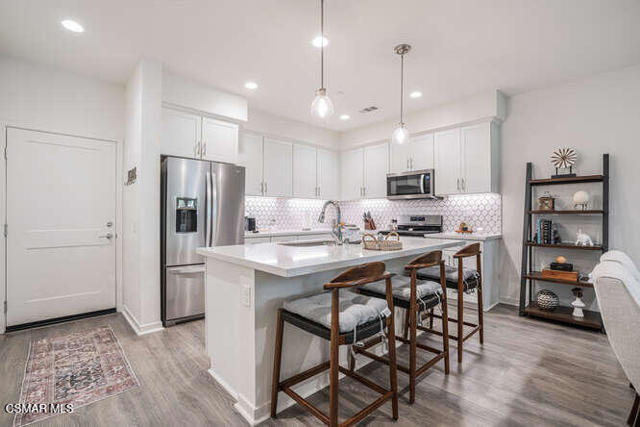 110 Red Brick Drive, Simi Valley CA: https://media.crmls.org/mediaz/621d8b0a-18f8-4aa1-9a3f-87d7fd19a6b6.jpg