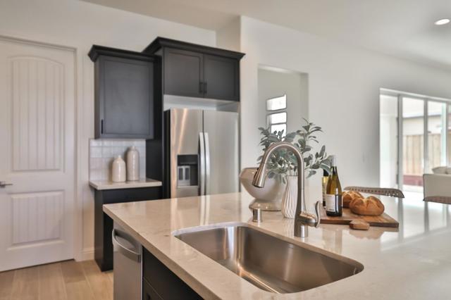 592 Santa Lucia Way, Marina CA: https://media.crmls.org/mediaz/621da31a-b2a1-4144-91b1-cca935ea2f0c.jpg