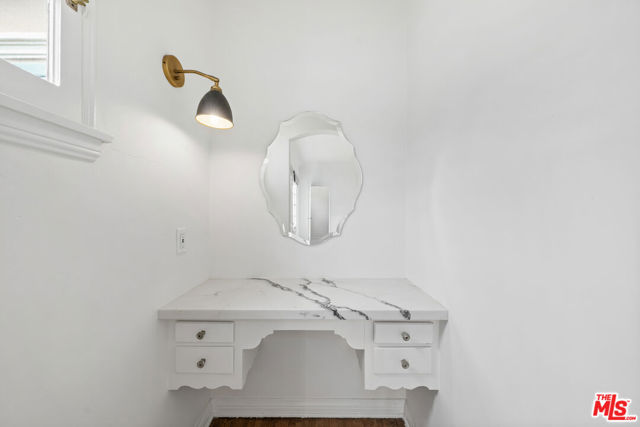 6427 1/2 Orange Street, Los Angeles CA: https://media.crmls.org/mediaz/621dc0db-2847-4927-8293-731f09e89e5e.jpg