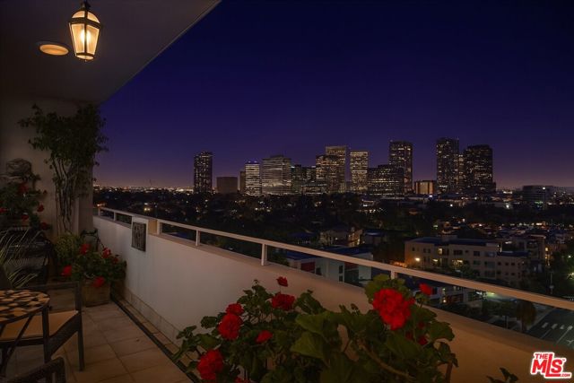 1333 S Beverly Glen Boulevard, Los Angeles CA: https://media.crmls.org/mediaz/621f1159-dae0-49e9-8c4f-613aa82e0150.jpg