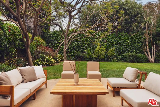 223 24th Street, Santa Monica CA: https://media.crmls.org/mediaz/621f2ec6-ce64-4dd1-958e-b9b31418af8a.jpg